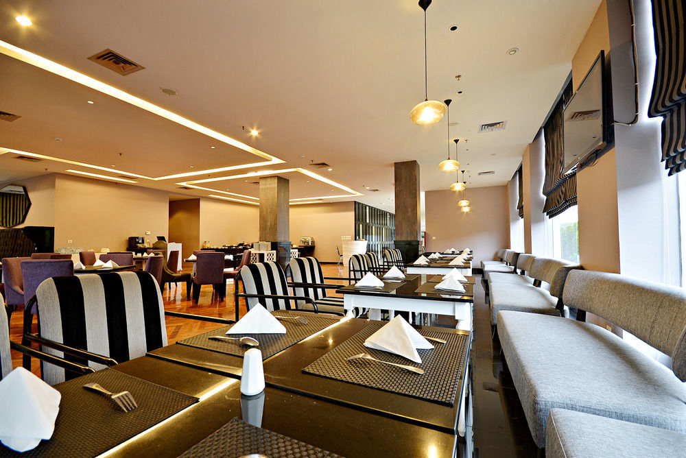 Hotel Diradja Jakarta Exterior photo
